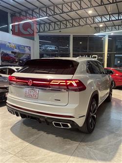 ڤۆڵکسواگن ئەتڵەس کرۆس سپۆرت